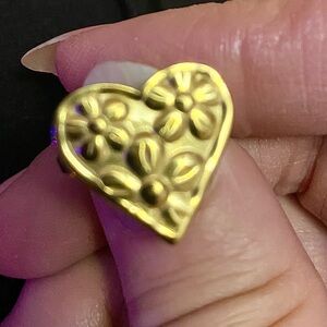 Size 6 1/2 Hypoallergenic Stainless Steel Daisy Heart  Ring NEW